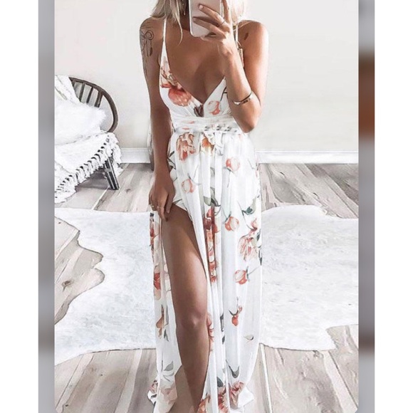 Dresses & Skirts - BOUTIQUE| Floral Slit Open Back V-Neck Maxi Dress